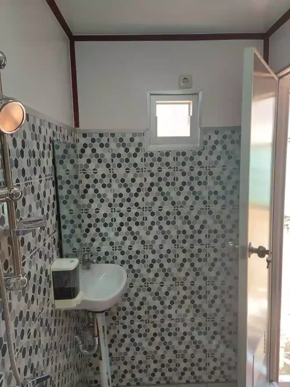 20ft Executive Office Container + Toilet — photo 7